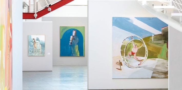 The works of Siegfried Anzinger, to whom Museum Würth dedicated a retrospective exhibition in 2019, exhibit wit and humor. Shown here: Flucht, kaffeebraunes Pferd, Madonna unter dem Bogen and Laufrad (from left to right).