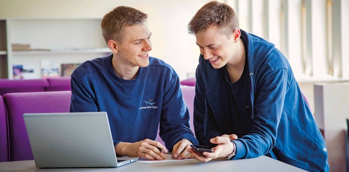 Brothers Sebastian and Johannes Engbert from Freie Schule Anne-Sophie in Künzelsau took first place in the 2019 “Jugend testet” (youth tests quality) competition organized by the German testing institute Stiftung Warentest. They investigated parental control apps. 