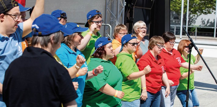 Das Musikfest von Menschen mit Behinderung lockte 2019 Hunderte von Besuchern an. Unter dem Motto „Miteinander – Füreinander“ spielten sechs Musikgruppen aus sonderpädagogischen Einrichtungen auf zwei Bühnen, ­wie hier die Band der Lebenshilfe Buchen.